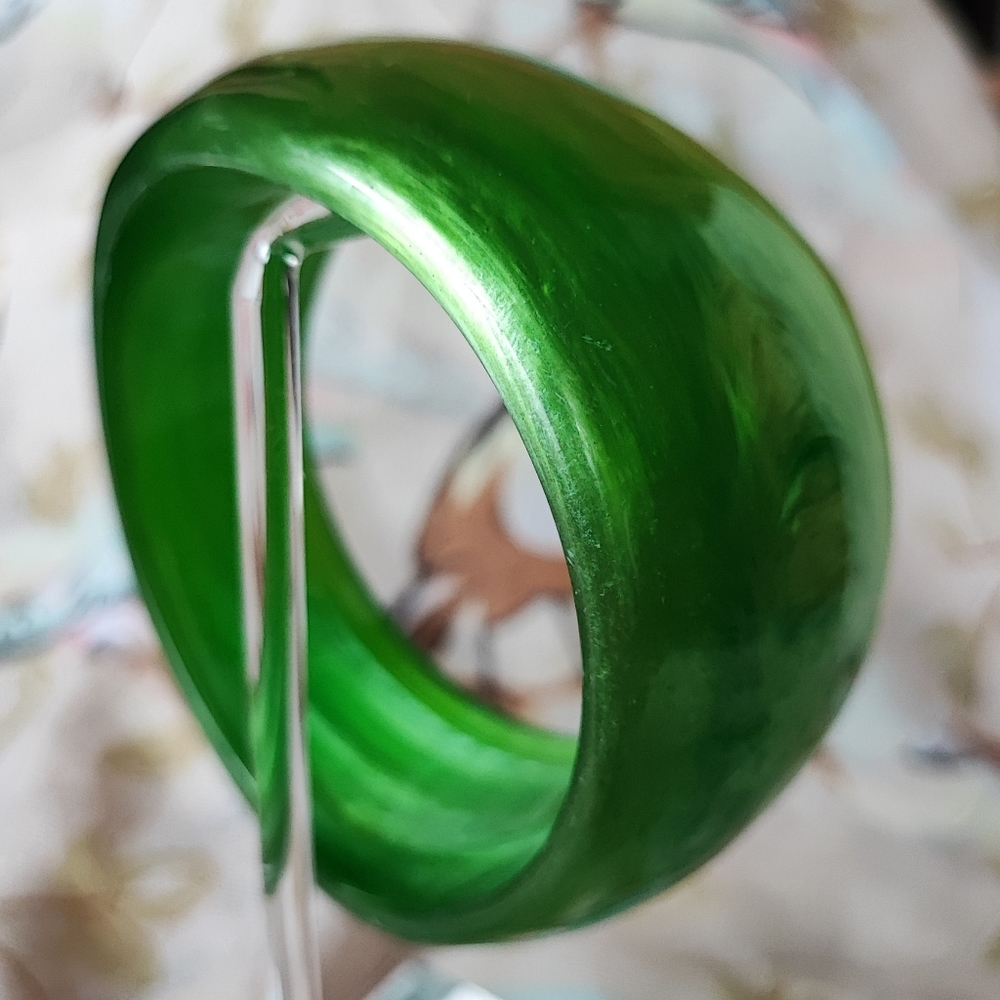 Massive Kelly Green Lucite Cuff Bangle Bracelet Vintage Mint Condition HOST PICK - Picture 4 of 9